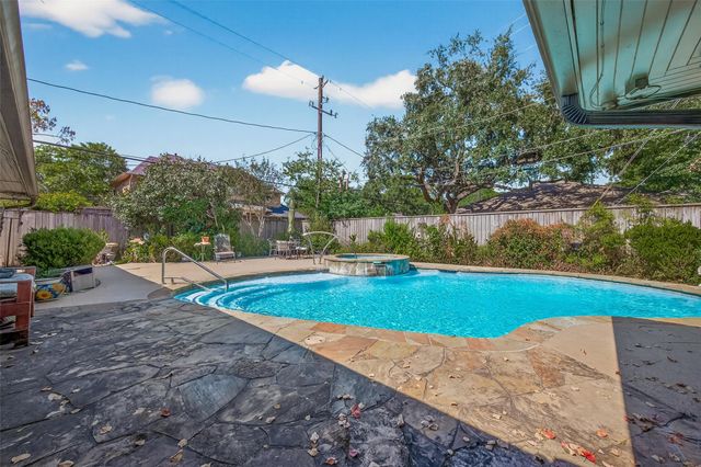 5326 Redstart Street, Houston, TX 77096