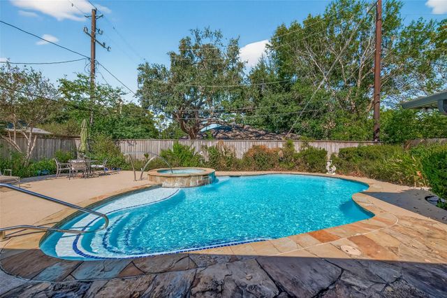 5326 Redstart Street, Houston, TX 77096