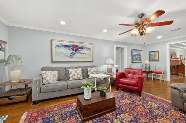 5326 Redstart Street, Houston, TX 77096