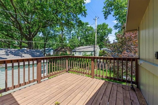 5204 W 50th Terrace, Roeland Park, KS 66205