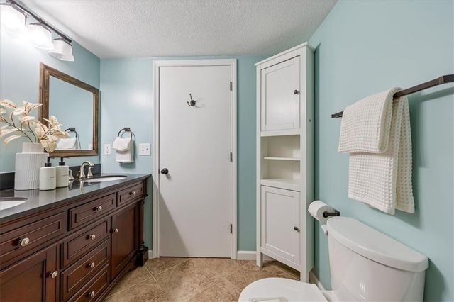 5204 W 50th Terrace, Roeland Park, KS 66205