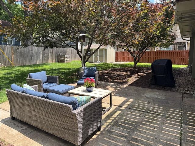 5204 W 50th Terrace, Roeland Park, KS 66205