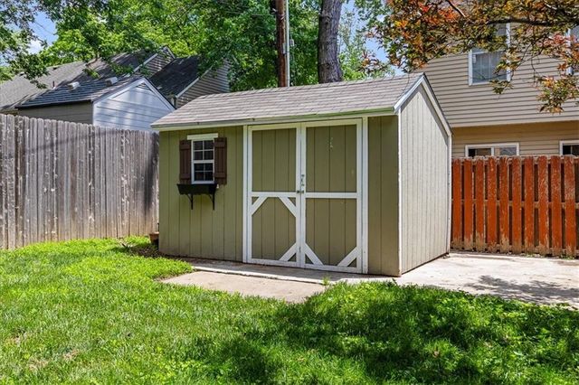 5204 W 50th Terrace, Roeland Park, KS 66205