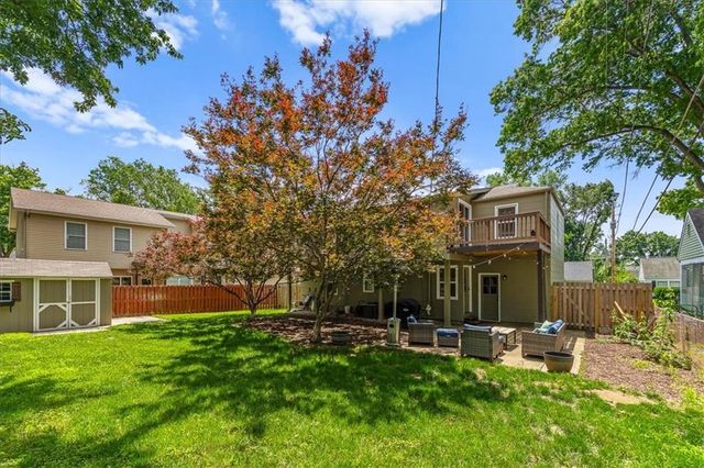 5204 W 50th Terrace, Roeland Park, KS 66205