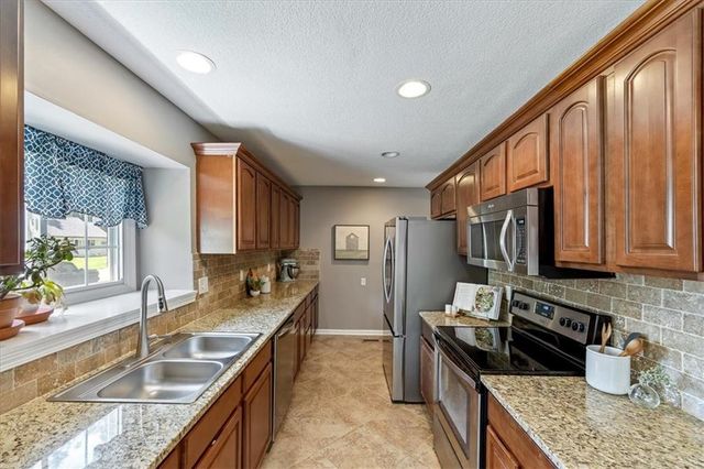 5204 W 50th Terrace, Roeland Park, KS 66205