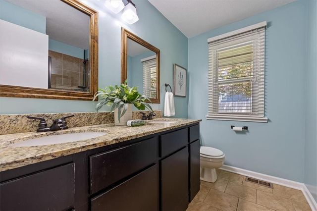 5204 W 50th Terrace, Roeland Park, KS 66205