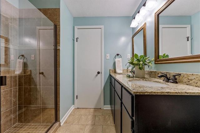 5204 W 50th Terrace, Roeland Park, KS 66205