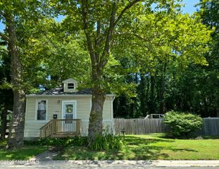 250 Forest Avenue, Middletown, NJ 07748