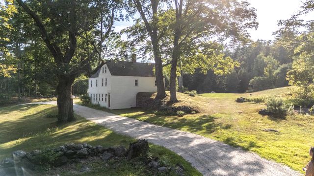 29 Candia Road, Deerfield, NH 03037