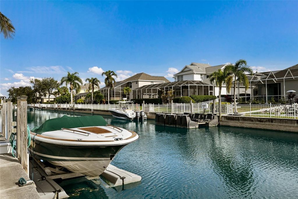 Image 39 of property listing at 4528 BLUE MARLIN DRIVE, Bradenton, FL 34208