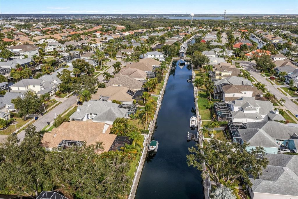 Image 40 of property listing at 4528 BLUE MARLIN DRIVE, Bradenton, FL 34208