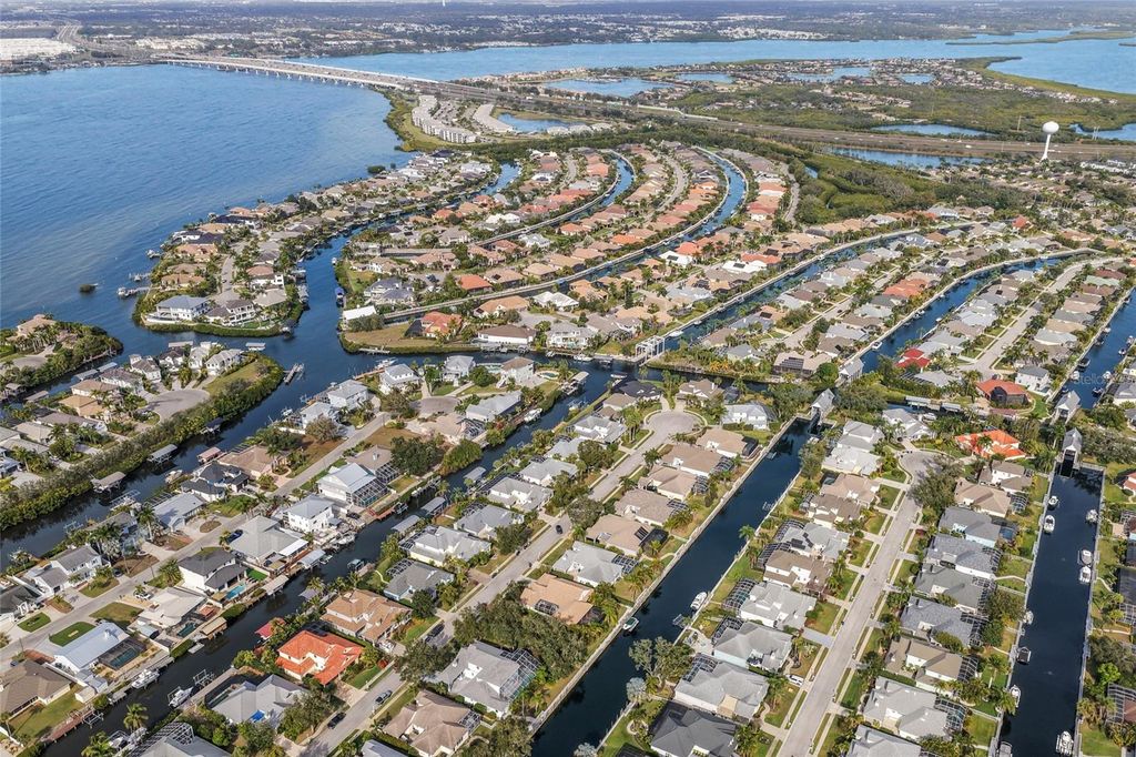 Image 43 of property listing at 4528 BLUE MARLIN DRIVE, Bradenton, FL 34208