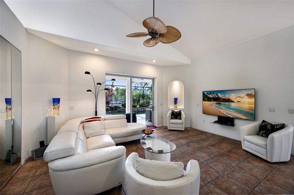 Image 8 of property listing at 4528 BLUE MARLIN DRIVE, Bradenton, FL 34208