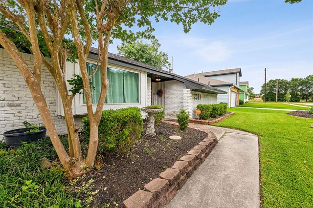 2313 Cedar Street, Pearland, TX 77581