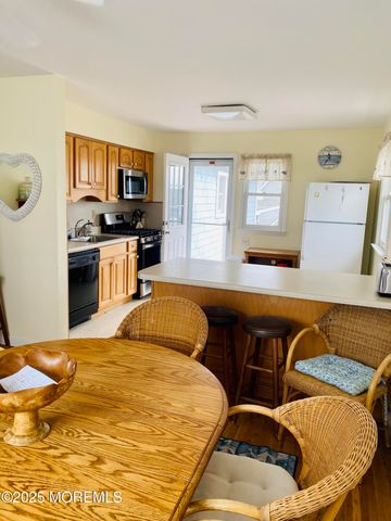 4 Camden Avenue Up, Lavallette, NJ 08735