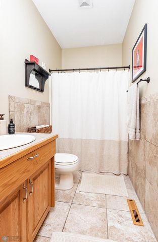 678 45th Avenue W, West Fargo, ND 58078