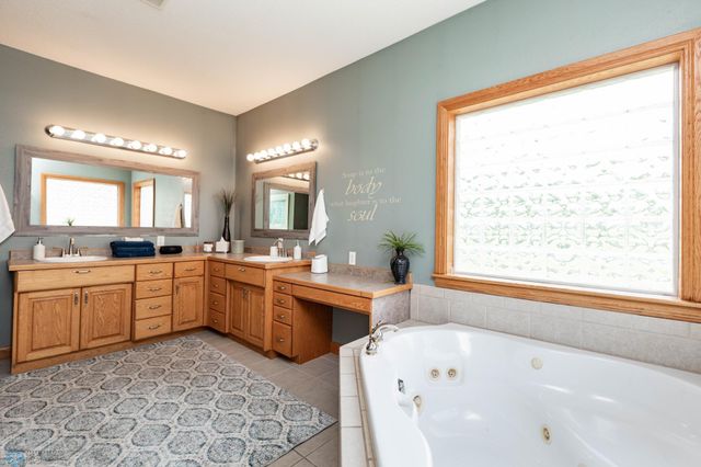 678 45th Avenue W, West Fargo, ND 58078