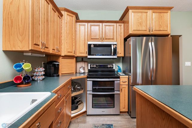 678 45th Avenue W, West Fargo, ND 58078