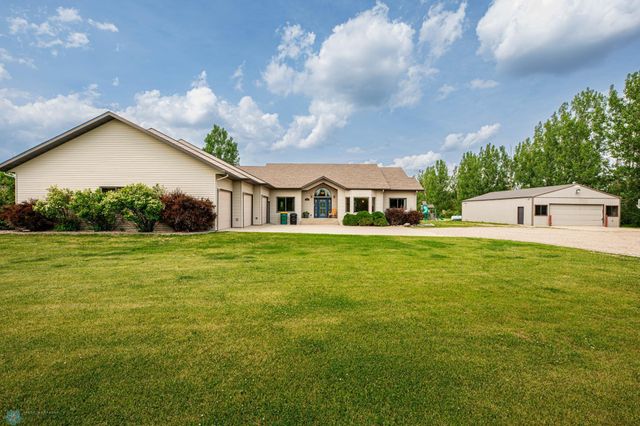 678 45th Avenue W, West Fargo, ND 58078