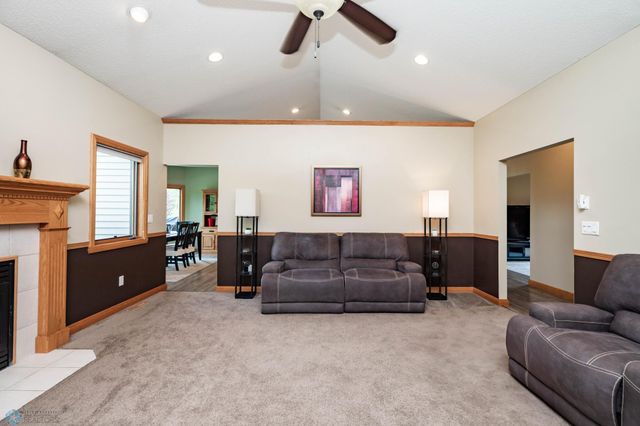 678 45th Avenue W, West Fargo, ND 58078
