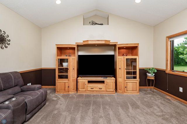 678 45th Avenue W, West Fargo, ND 58078