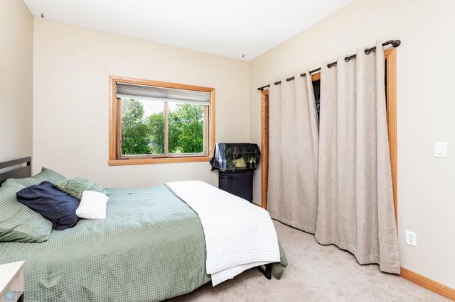 678 45th Avenue W, West Fargo, ND 58078