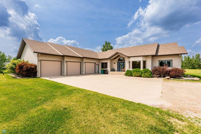 678 45th Avenue W, West Fargo, ND 58078