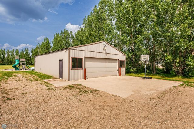 678 45th Avenue W, West Fargo, ND 58078