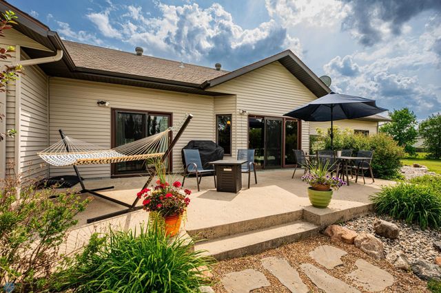 678 45th Avenue W, West Fargo, ND 58078