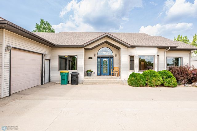 678 45th Avenue W, West Fargo, ND 58078