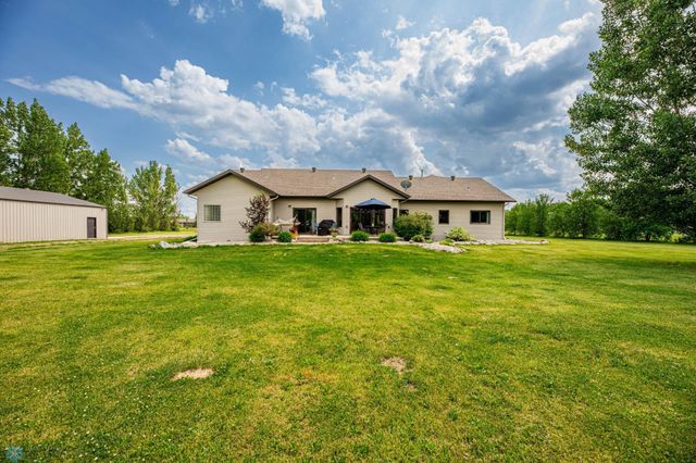 678 45th Avenue W, West Fargo, ND 58078