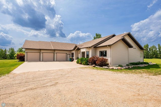 678 45th Avenue W, West Fargo, ND 58078