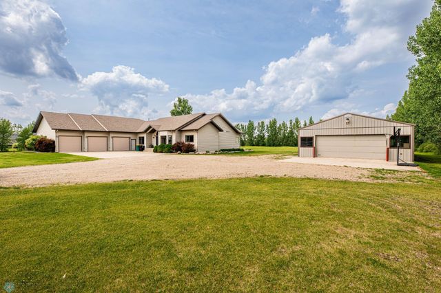 678 45th Avenue W, West Fargo, ND 58078