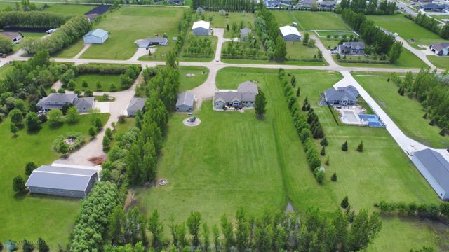 678 45th Avenue W, West Fargo, ND 58078