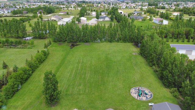 678 45th Avenue W, West Fargo, ND 58078