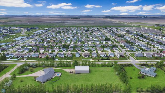 678 45th Avenue W, West Fargo, ND 58078