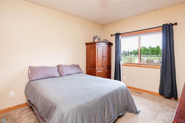 678 45th Avenue W, West Fargo, ND 58078