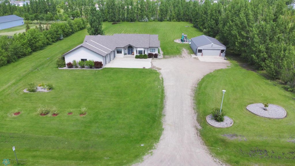 678 45th Avenue W, West Fargo, ND 58078