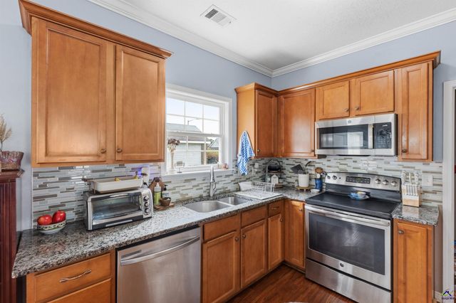 222 Gray Fox Crossing, Bonaire, GA 31005