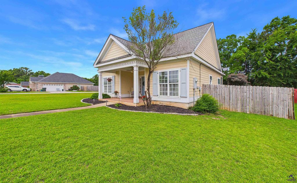 222 Gray Fox Crossing, Bonaire, GA 31005