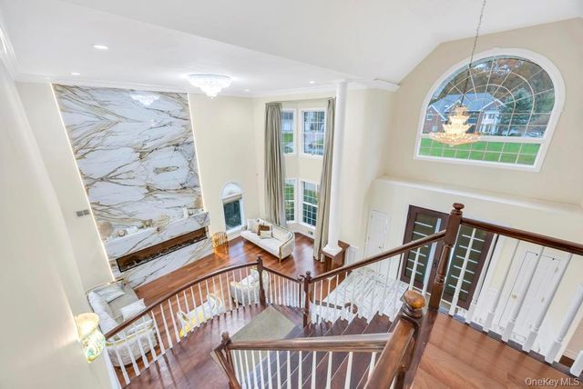 2 Old Bridge Court, Melville, NY 11747