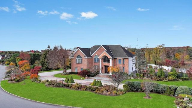 2 Old Bridge Court, Melville, NY 11747