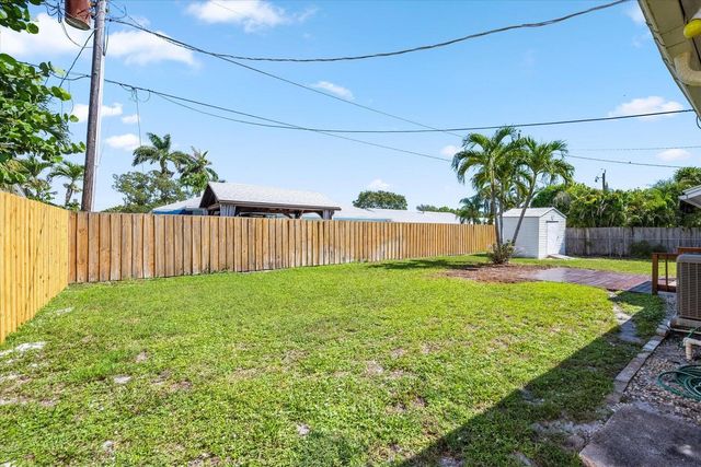 8053 SE Carlton Street, Hobe Sound, FL 33455