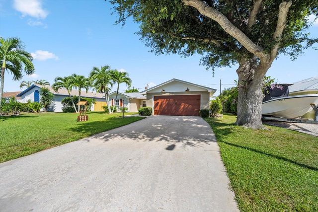 8053 SE Carlton Street, Hobe Sound, FL 33455