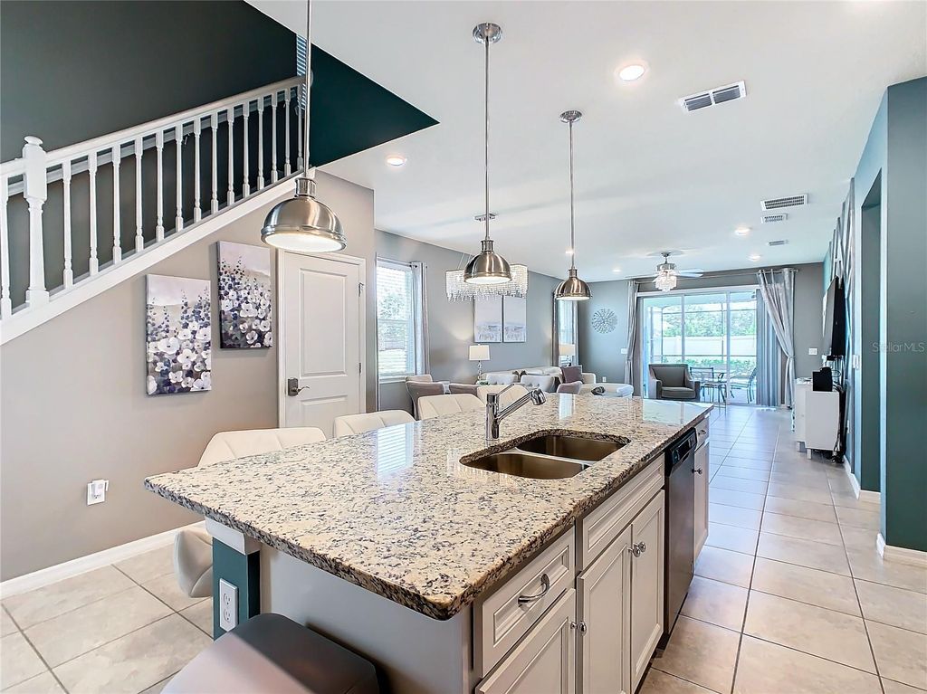 Image 17 of property listing at 3401 LILAC WAY, Davenport, FL 33897