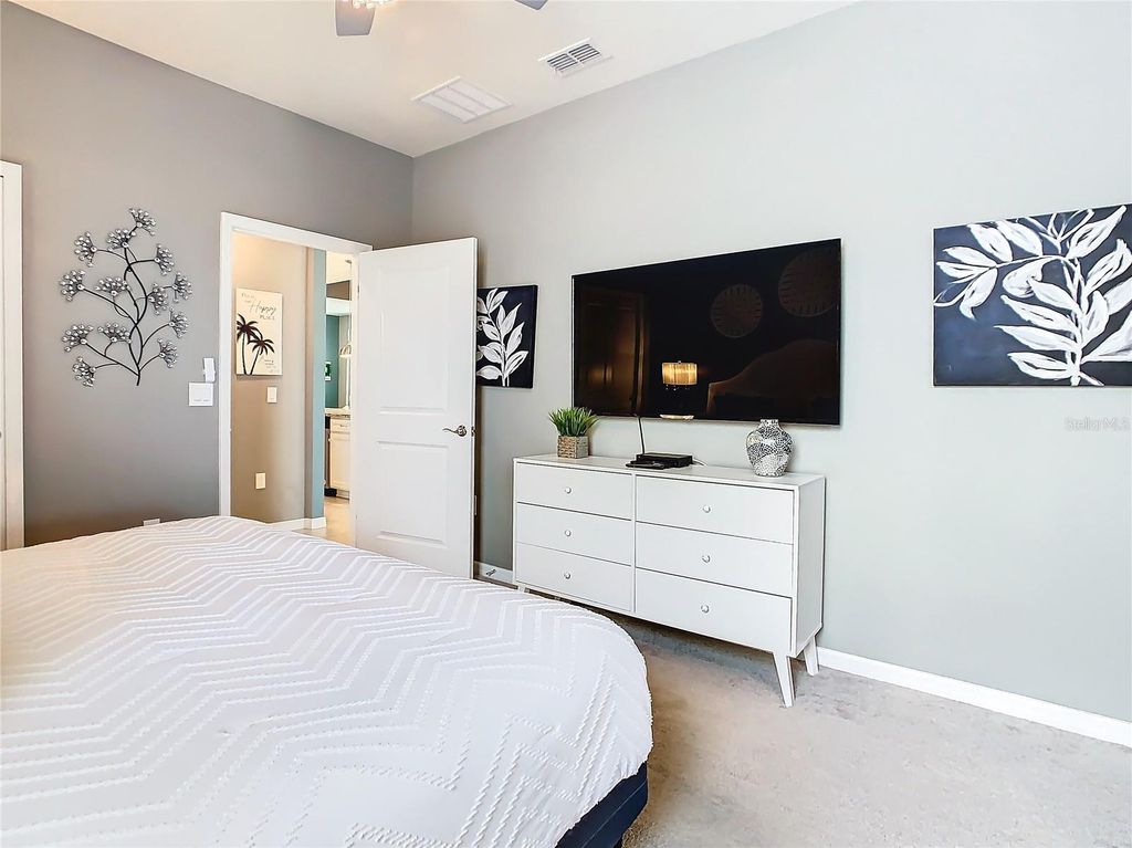 Image 24 of property listing at 3401 LILAC WAY, Davenport, FL 33897