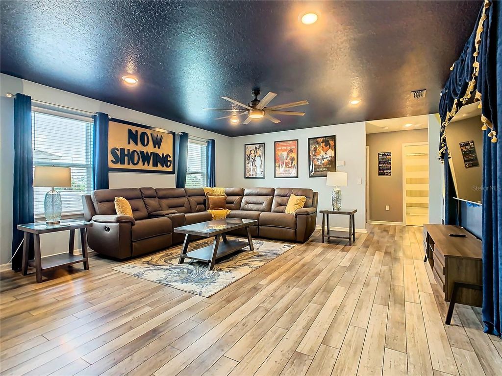 Image 30 of property listing at 3401 LILAC WAY, Davenport, FL 33897