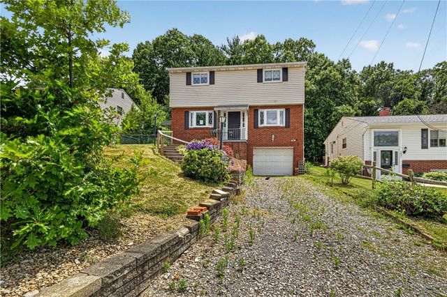 1025 Catherine Dr, Conway, PA 15027