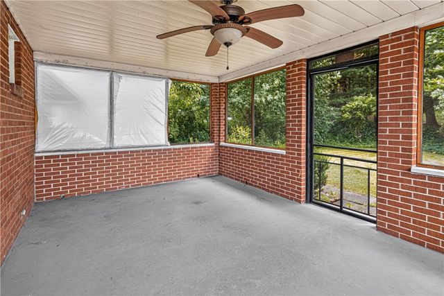 1025 Catherine Dr, Conway, PA 15027
