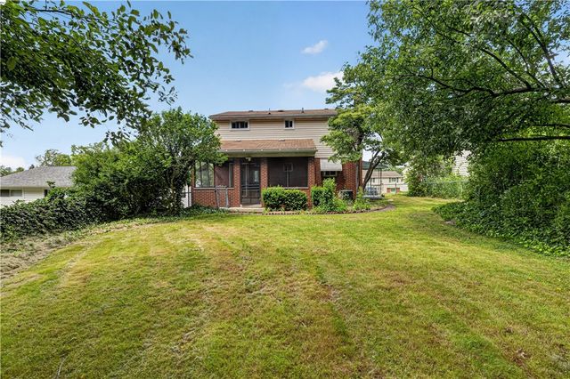 1025 Catherine Dr, Conway, PA 15027